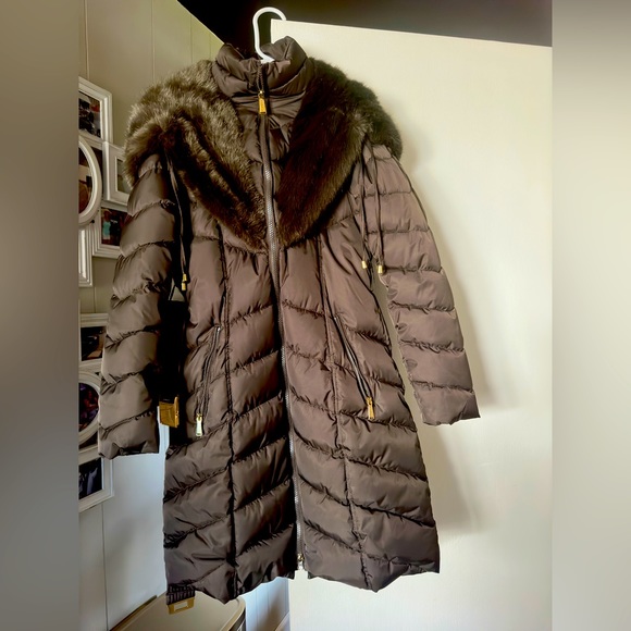 Stunning winter coat for ladies!! - Picture 1 of 3